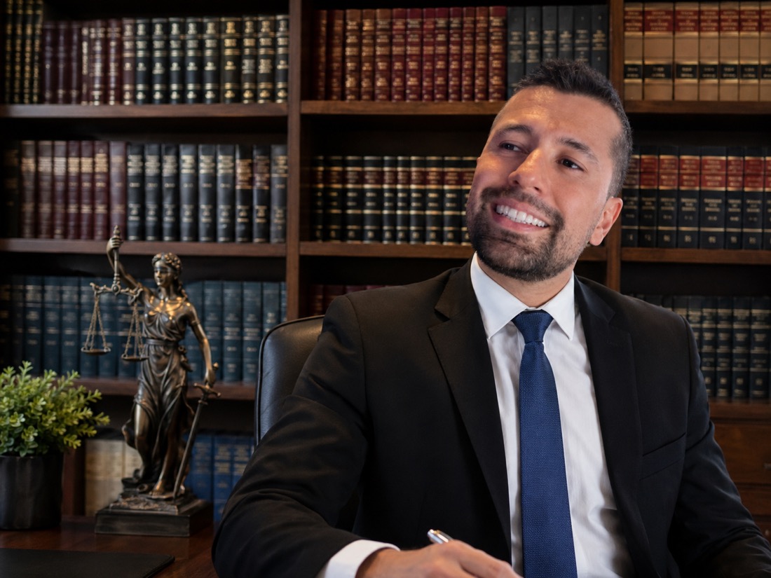 Richar Ocampo — Abogado especialista en Derecho Administrativo